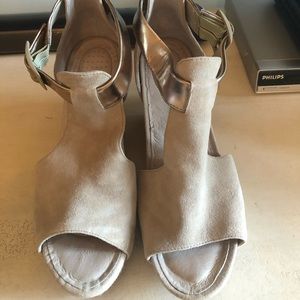 Beige suede platform sandal